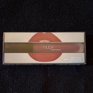 HUDA BEAUTY Liquid Matte Lipstick - Bold Red